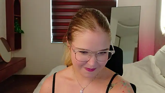 Lilith Bonheur online show from 04/05/26, 12:06