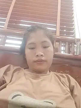 Luyen004 online show from 10/14/25, 12:22