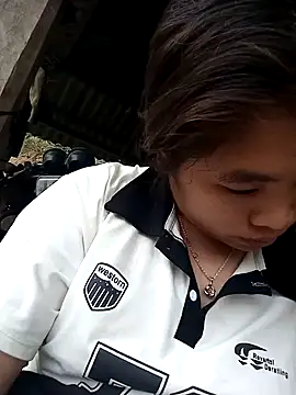 Snapshot of Luyen004 chatting on 02/23/26, 02:02 Luyen004 online show from 02/23/26, 02:02