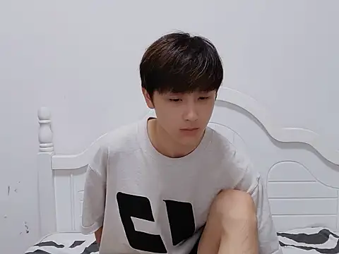 Snapshot of xiaoyi2563 chatting on 09/15/25, 12:38 xiaoyi2563 online show from 09/15/25, 12:38