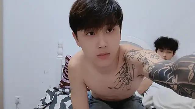 Snapshot of xiaoyi2563 chatting on 10/11/25, 03:35 xiaoyi2563 online show from 10/11/25, 03:35