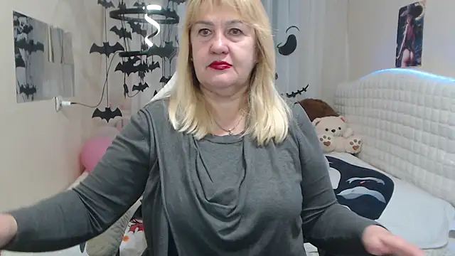 EmmaEllison online show from 10/29/25, 06:56