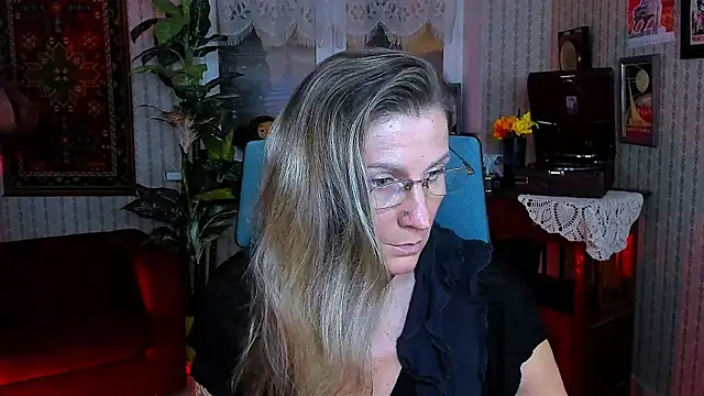 Snapshot of UmaSpace chatting on 09/14/25, 01:11 UmaSpace online show from 09/14/25, 01:11