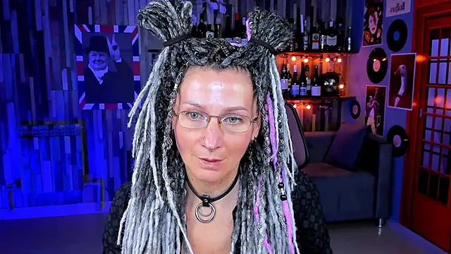 Snapshot of UmaSpace chatting on 09/26/25, 01:18 UmaSpace online show from 09/26/25, 01:18