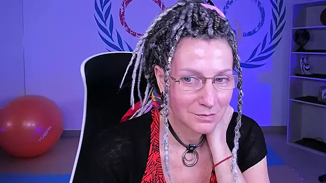 Snapshot of UmaSpace chatting on 09/30/25, 01:06 UmaSpace online show from 09/30/25, 01:06