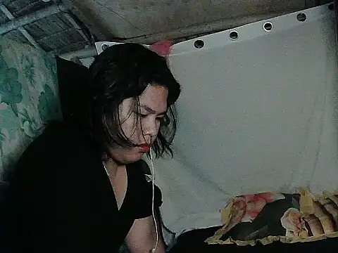 Snapshot of Huntrix2025 chatting on 04/15/26, 01:15 Huntrix2025 online show from 04/15/26, 01:15