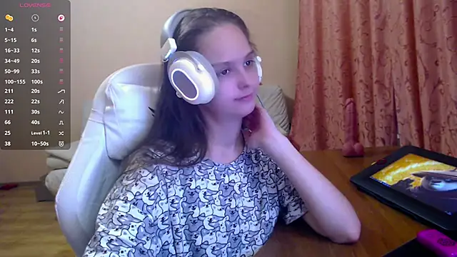 Snapshot of SharybbFace chatting on 10/23/25, 03:21 SharybbFace online show from 10/23/25, 03:21