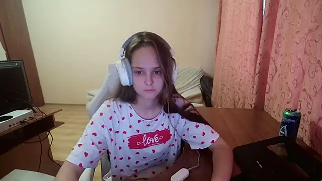 Snapshot of SharybbFace chatting on 09/24/25, 03:07 SharybbFace online show from 09/24/25, 03:07