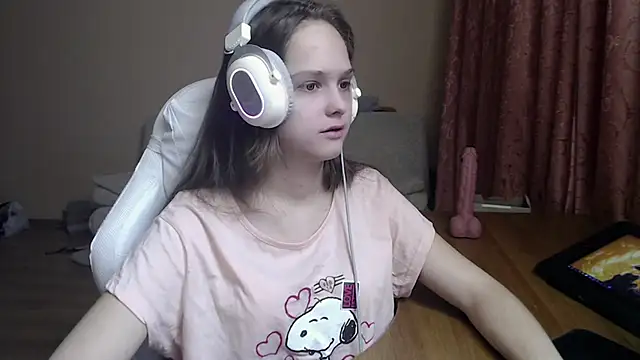 Snapshot of SharybbFace chatting on 10/19/25, 03:15 SharybbFace online show from 10/19/25, 03:15