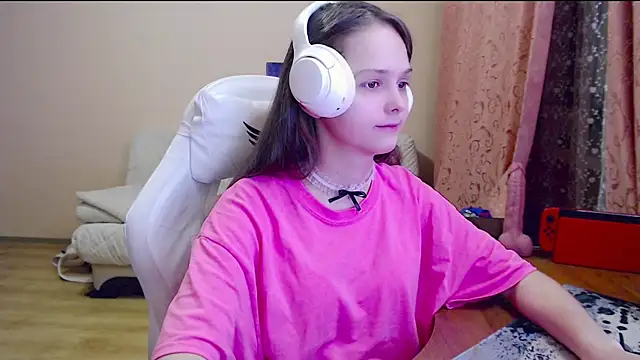 Snapshot of SharybbFace chatting on 11/03/25, 03:04 SharybbFace online show from 11/03/25, 03:04