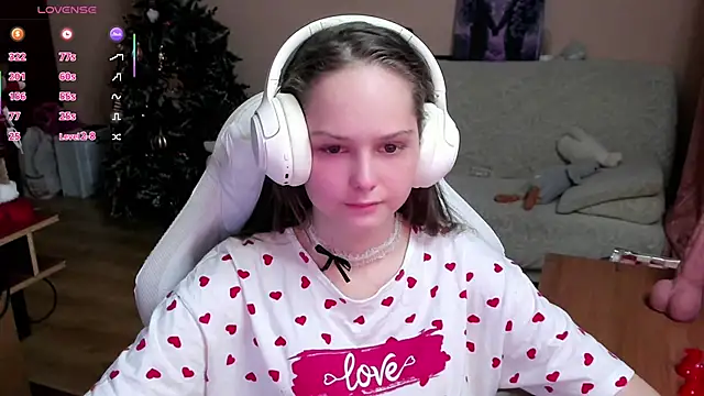 Snapshot of SharybbFace chatting on 11/18/25, 03:15 SharybbFace online show from 11/18/25, 03:15