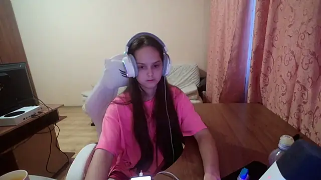 Snapshot of SharybbFace chatting on 09/22/25, 03:29 SharybbFace online show from 09/22/25, 03:29