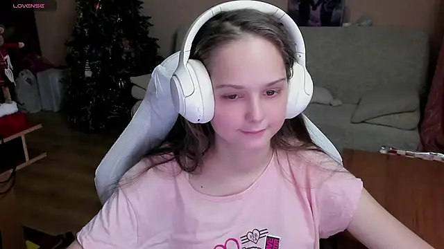 Snapshot of SharybbFace chatting on 11/22/25, 03:22 SharybbFace online show from 11/22/25, 03:22