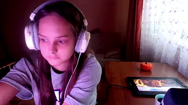 Snapshot of SharybbFace chatting on 09/18/25, 03:15 SharybbFace online show from 09/18/25, 03:15