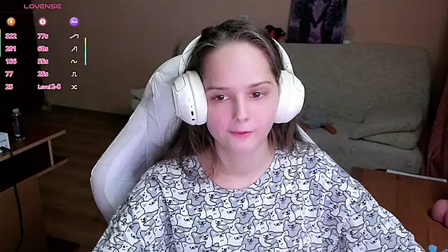 Snapshot of SharybbFace chatting on 11/11/25, 03:07 SharybbFace online show from 11/11/25, 03:07