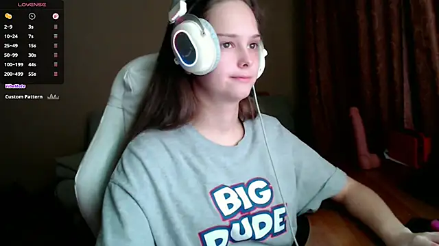 Snapshot of SharybbFace chatting on 10/26/25, 03:12 SharybbFace online show from 10/26/25, 03:12