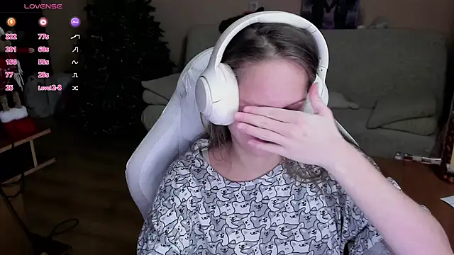 Snapshot of SharybbFace chatting on 11/23/25, 03:11 SharybbFace online show from 11/23/25, 03:11