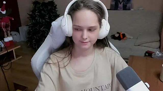 Snapshot of SharybbFace chatting on 11/29/25, 03:23 SharybbFace online show from 11/29/25, 03:23