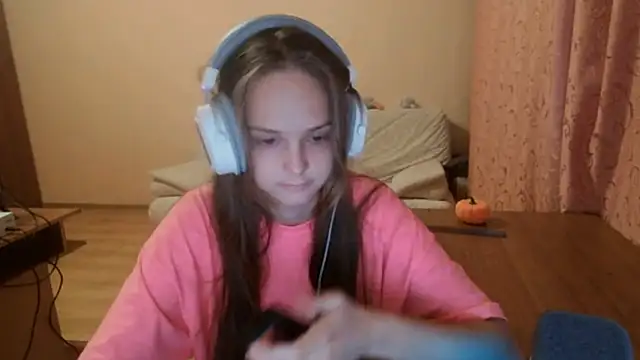 Snapshot of SharybbFace chatting on 09/20/25, 04:12 SharybbFace online show from 09/20/25, 04:12