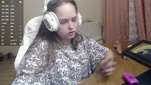 Snapshot of SharybbFace chatting on 10/24/25, 03:11 SharybbFace online show from 10/24/25, 03:11