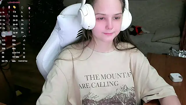 Snapshot of SharybbFace chatting on 11/28/25, 03:12 SharybbFace online show from 11/28/25, 03:12