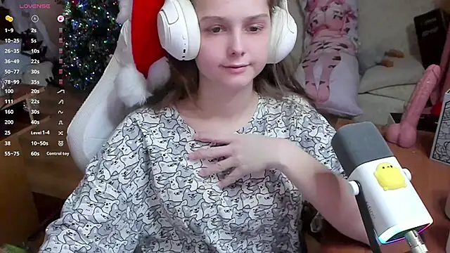 Snapshot of SharybbFace chatting on 12/15/25, 03:18 SharybbFace online show from 12/15/25, 03:18