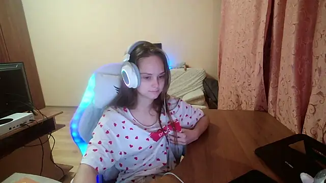 Snapshot of SharybbFace chatting on 09/25/25, 04:13 SharybbFace online show from 09/25/25, 04:13