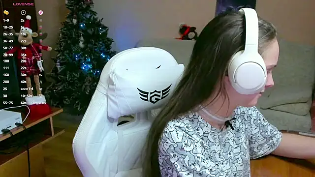 Snapshot of SharybbFace chatting on 11/14/25, 03:05 SharybbFace online show from 11/14/25, 03:05