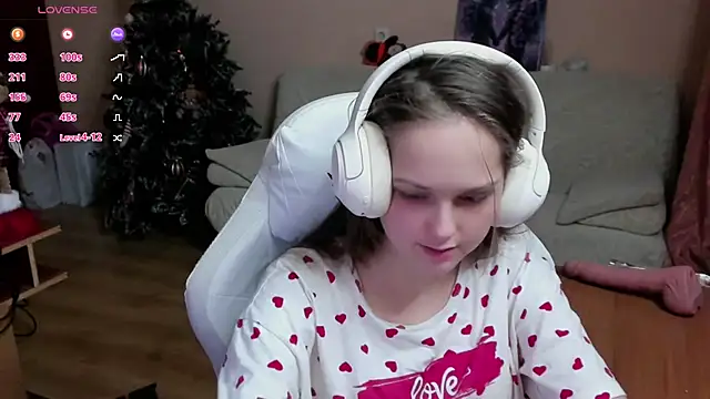 Snapshot of SharybbFace chatting on 11/21/25, 03:11 SharybbFace online show from 11/21/25, 03:11