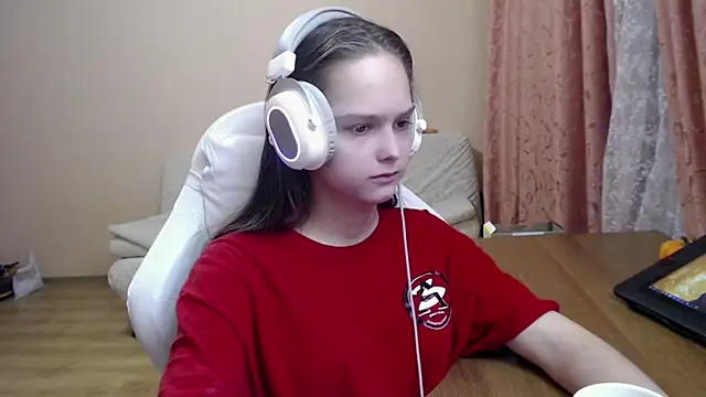 Snapshot of SharybbFace chatting on 10/18/25, 03:25 SharybbFace online show from 10/18/25, 03:25