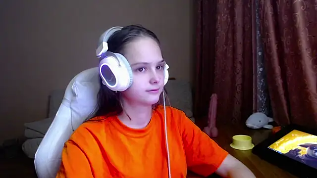 Snapshot of SharybbFace chatting on 10/15/25, 03:09 SharybbFace online show from 10/15/25, 03:09