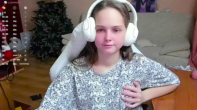 Snapshot of SharybbFace chatting on 11/27/25, 03:12 SharybbFace online show from 11/27/25, 03:12