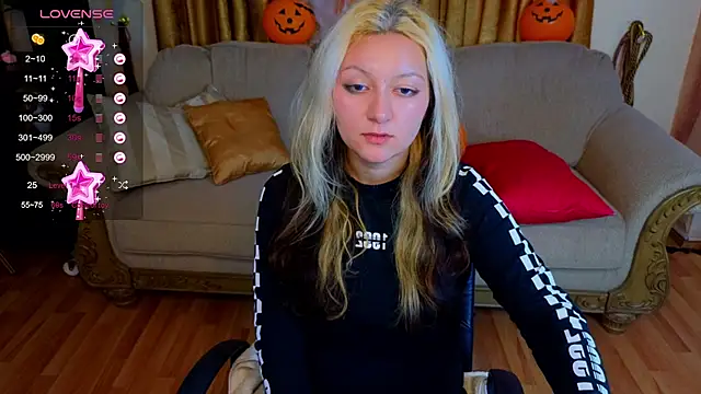 JuicyLullu online show from 10/25/25, 04:33