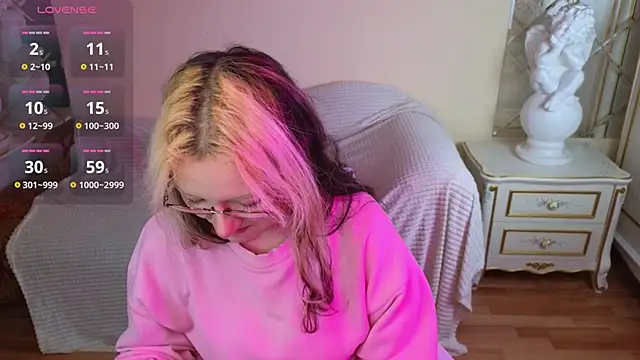 JuicyLullu online show from 12/01/25, 11:55