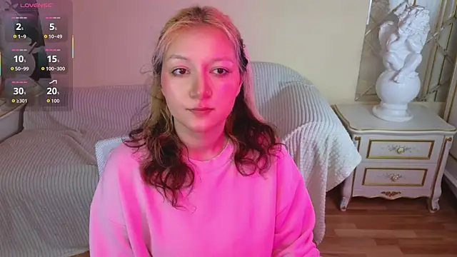 JuicyLullu online show from 11/28/25, 12:05