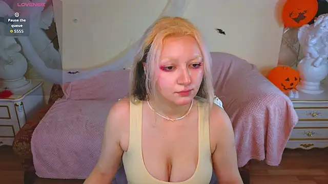 JuicyLullu online show from 10/30/25, 11:41