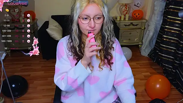 JuicyLullu online show from 10/20/25, 04:25