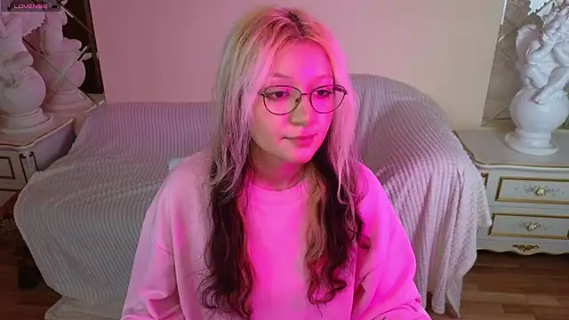 JuicyLullu online show from 11/27/25, 11:21