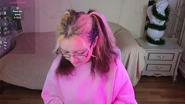 JuicyLullu online show from 12/17/25, 11:37