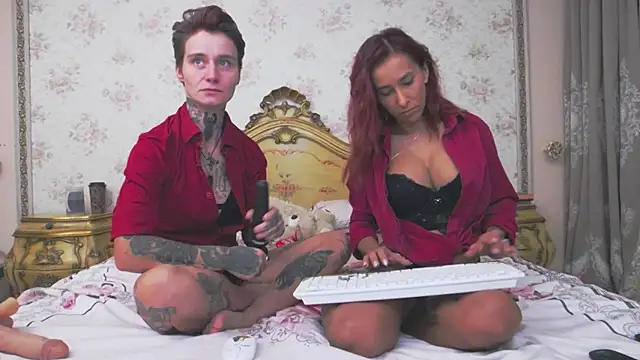 Snapshot of UnholyAngels chatting on 10/17/25, 10:33 UnholyAngels online show from 10/17/25, 10:33