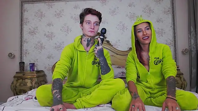 Snapshot of UnholyAngels chatting on 10/15/25, 10:07 UnholyAngels online show from 10/15/25, 10:07