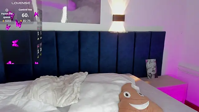 SharonLovee online show from 11/22/25, 10:08