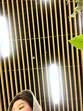 Snapshot of LAURA_LLL chatting on 09/22/25, 06:41 LAURA LLL online show from 09/22/25, 06:41