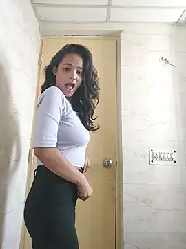 Snapshot of veronica_97 chatting on 11/06/25, 07:23 veronica 97 online show from 11/06/25, 07:23