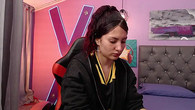 Snapshot of Sabriinaa_Foxx chatting on 10/27/25, 12:17 Sabriinaa Foxx online show from 10/27/25, 12:17