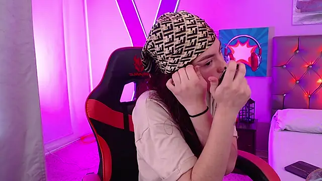 Snapshot of Sabriinaa_Foxx chatting on 10/29/25, 12:48 Sabriinaa Foxx online show from 10/29/25, 12:48