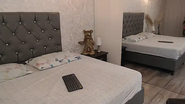 Snapshot of Sabriinaa_Foxx chatting on 12/18/25, 01:15 Sabriinaa Foxx online show from 12/18/25, 01:15