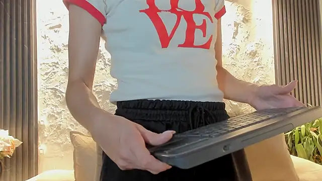 joselin rouse online show from 04/02/26, 01:07