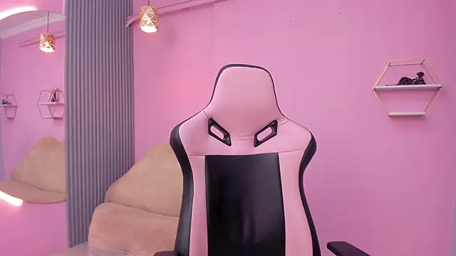 sofi  18  online show from 04/06/26, 01:56