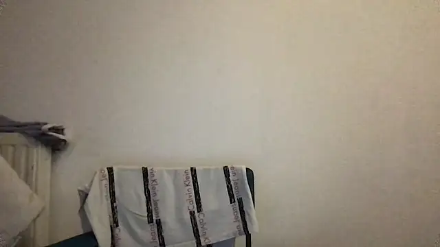 Snapshot of flambeur93 chatting on 11/18/25, 04:43 flambeur93 online show from 11/18/25, 04:43